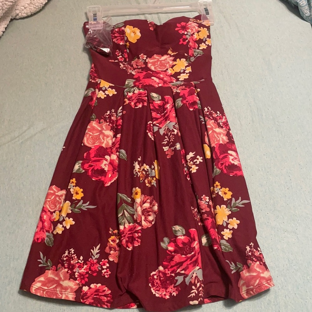 Maroon floral strapless dress with optional straps.